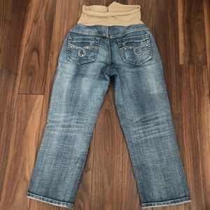 Size small maternity pants 3/4 length